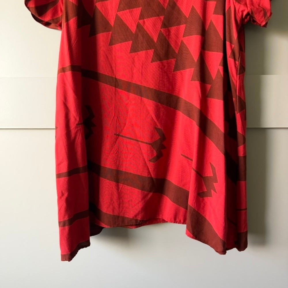 Hawaiian Tunic Top Women M Red Geometric Short Sleeve Scoop Neck Top Bird Tribal - Picture 3 of 10